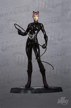 DC Collectible 7 Inch Statue Figure DC Universe Online - Catwoman (Sub-Standard Packaging)