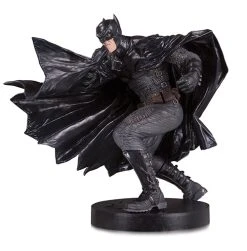 DC Designer Series 1/6 Scale Statue Figure Batman Comic - Black Label Batman Batman By Bermejo